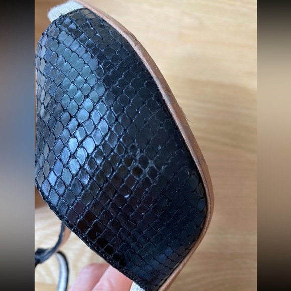 Luciano Padovan Snakeskin Leather T-Strap Peep Toe Pumps - Picture 5 of 10